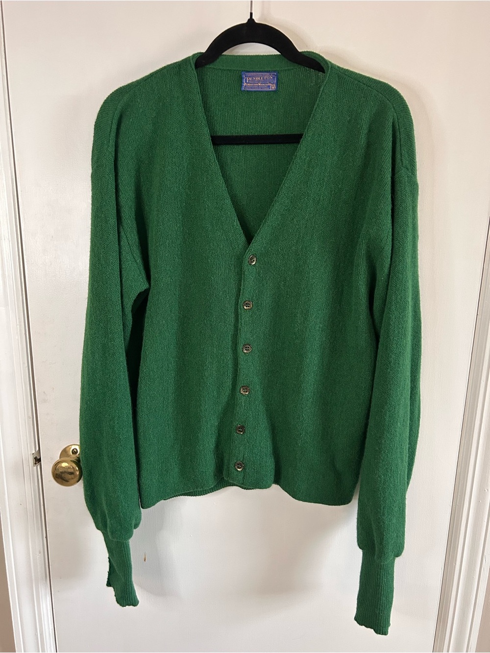 PENDLETON VINTAGE VIRGIN WOOL KELLY GREEN CARDIGAN SIZE MEDIUM